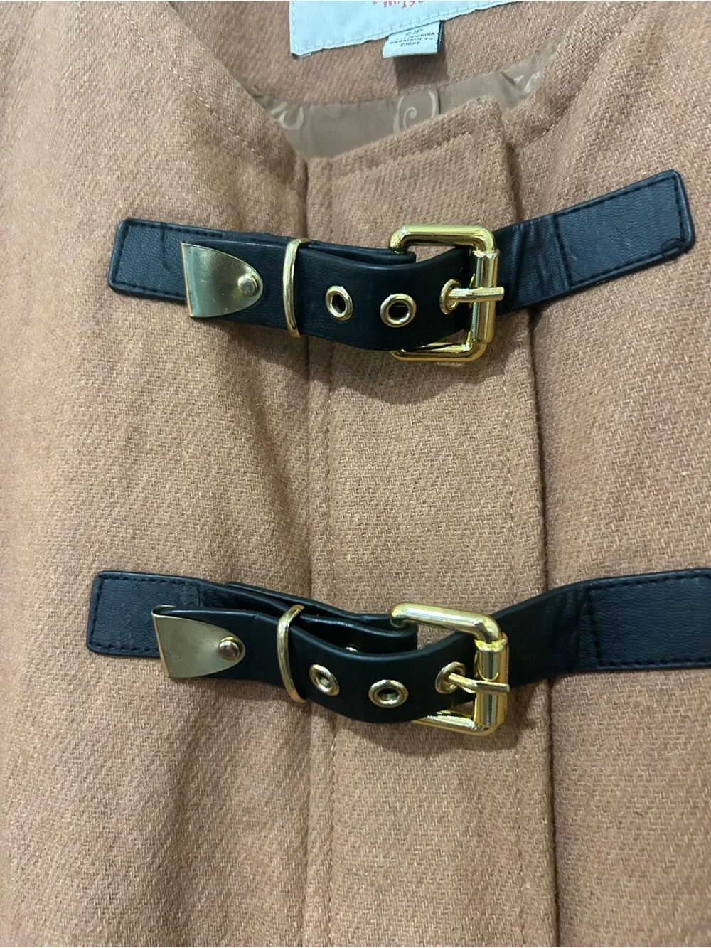 GUESS Camel Buckle Toggle Coat Jacket Small Wool Blend Preppy Quiet Luxury Chic